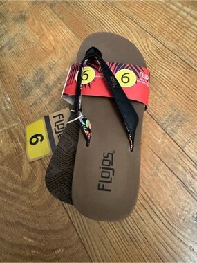 New Flojos Brown Footbed Flip Flops with Black Floral Straps women’s size 6